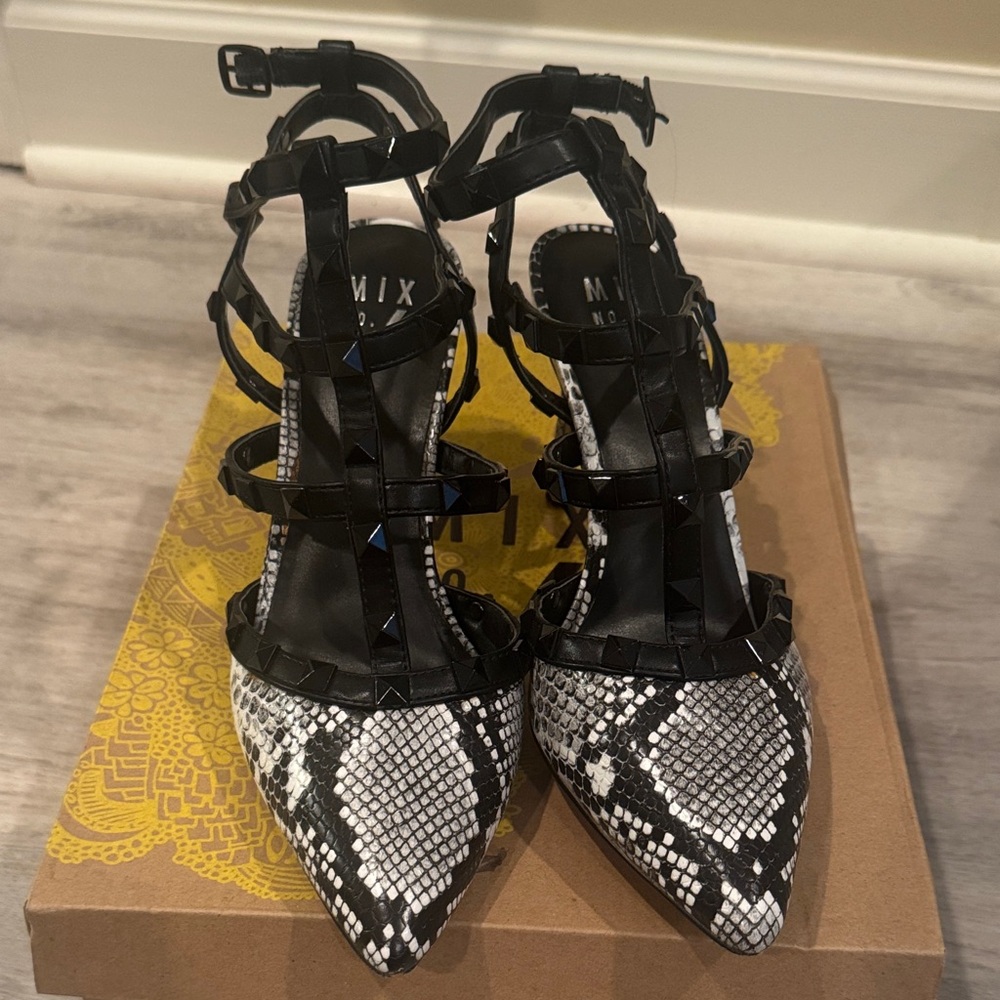 Mi Black and White Snakeskin Heels